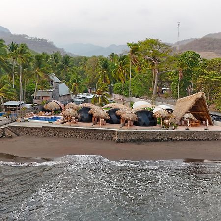 Almare Zonte - Beachfront Glamping Hotel El Zonte Buitenkant foto