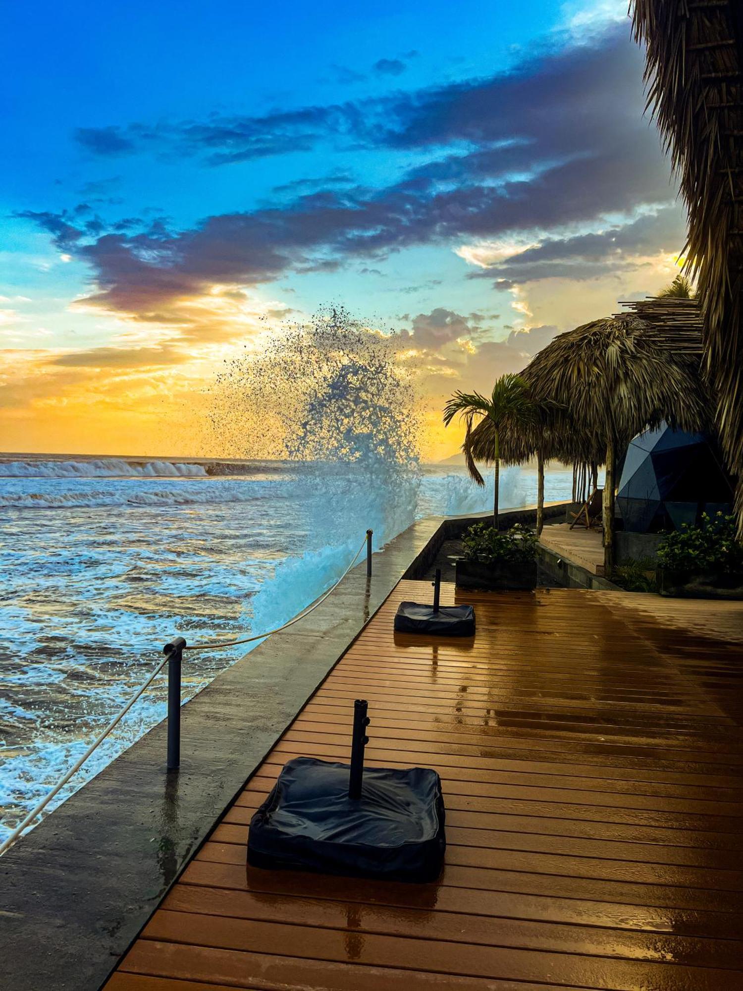 Almare Zonte - Beachfront Glamping Hotel El Zonte Buitenkant foto