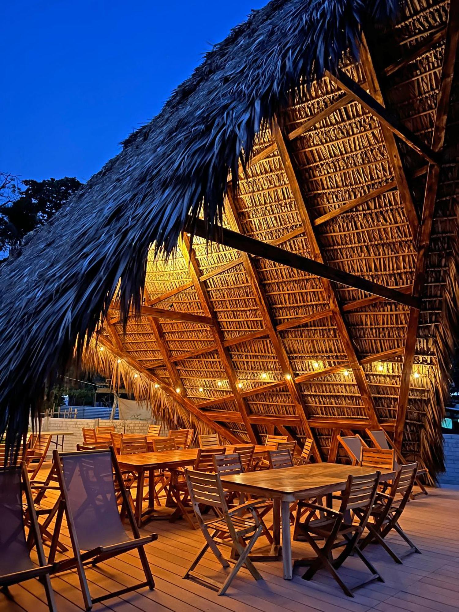 Almare Zonte - Beachfront Glamping Hotel El Zonte Buitenkant foto