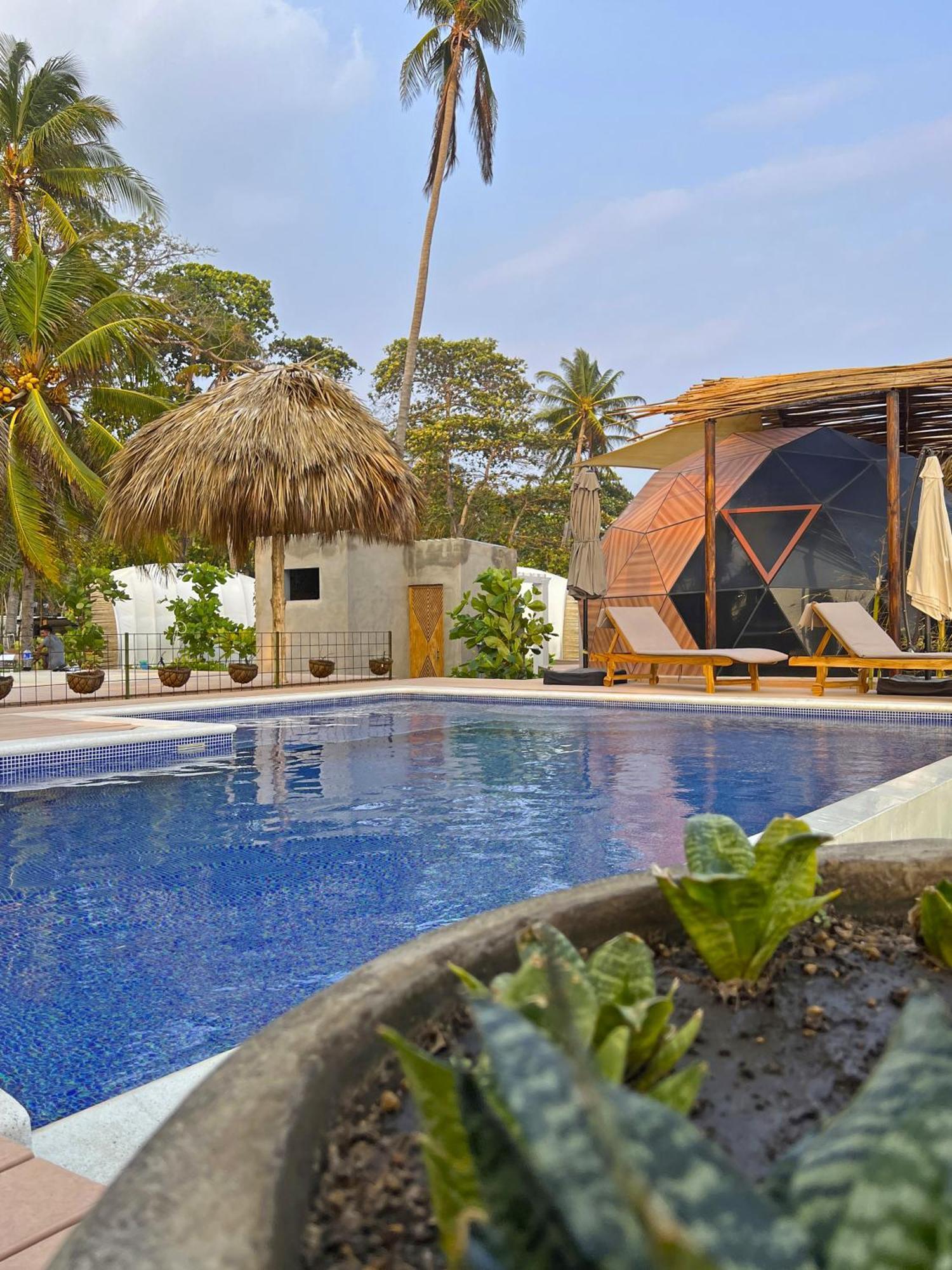 Almare Zonte - Beachfront Glamping Hotel El Zonte Buitenkant foto
