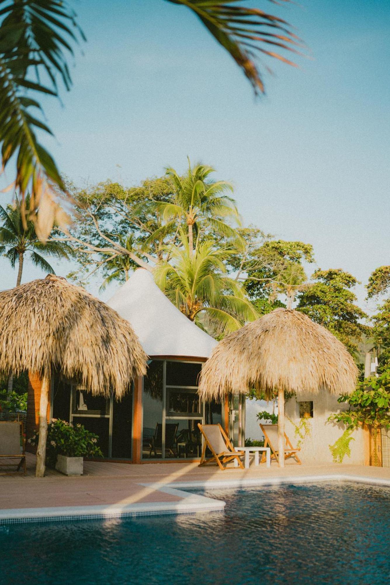 Almare Zonte - Beachfront Glamping Hotel El Zonte Buitenkant foto