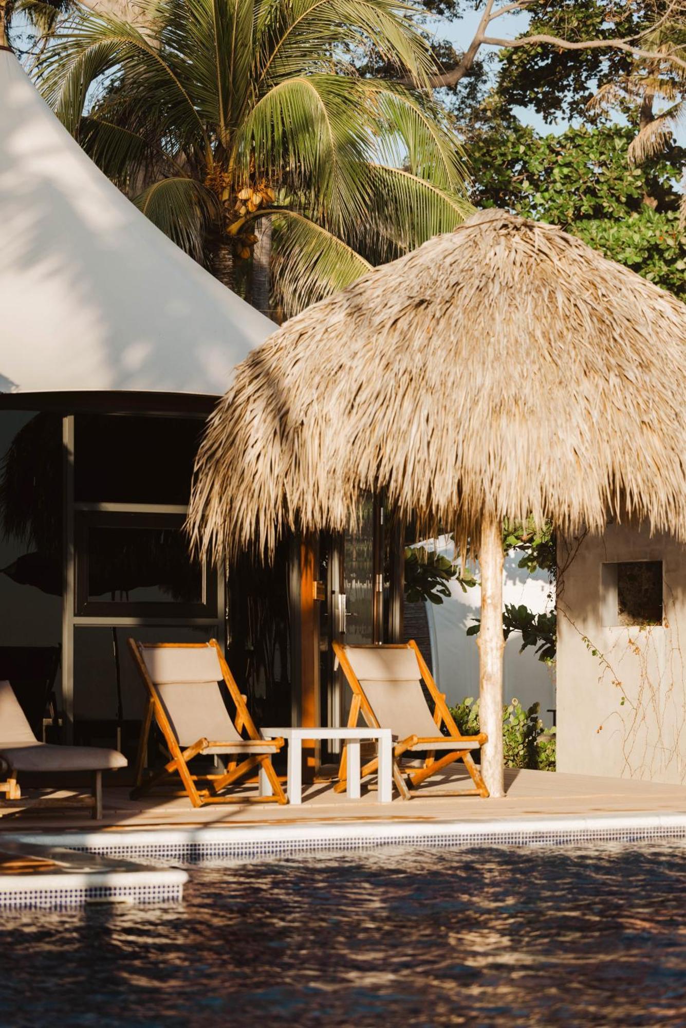 Almare Zonte - Beachfront Glamping Hotel El Zonte Buitenkant foto